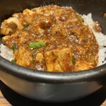 創作中国料理 パパ厨房 - 石鍋の熱々麻婆丼