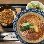 創作中国料理 パパ厨房 - 担々麺と麻婆丼セット