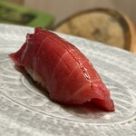 鮨 十十十 - 中トロの血合い岸です。これはウンマイ！