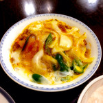 コチン ニヴァース - キーマニルギリ。キーマの上に炒めた野菜ととろとろのままの卵が乗って供されます。もちろんうまい！