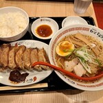 ぎょうざの店 ひょうたん ミント神戸店 - 