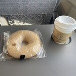 BAGEL & BAGEL with CAPSULE COFFEE SHOP - 料理写真:メープルとくるみ・ホットコーヒー