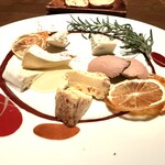 デグラセ - 【 チーズ盛り合わせ 】