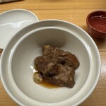鷹ノ橋　清耽 - 煮豚軟骨肉燻製。ホロホロに柔らかく仕上げられた肉感たっぷりの軟骨が燻製で香りと旨味が濃縮されて抜群にお酒に合います。