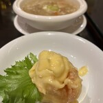 萬珍樓點心舗 - 海鮮と豆腐のとろみスープとエビマヨ