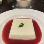 萬珍樓點心舗 - 杏仁豆腐山桃ソース