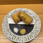 鷹ノ橋　清耽 - 茄子の塩煎餅衣揚げを藻塩とカレー塩で。