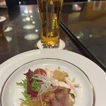 萬珍樓點心舗 - 前菜盛り合わせとビール