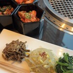 YORONIKU TOKYO AZABUDAIHILLS - キムチ盛り合わせ　三種のナムル