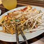 タイ料理とお酒 タタヤン - 
