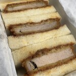 NewDays KIOSK - 料理写真:厚切り柔らかパンに分厚いヒレかつがサンド