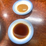 ミスター・ギョーザ - 上　ごまダレ　　下　餃子ダレ　　どちらも美味しいです