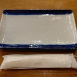磯丸水産 - 小皿とおしぼり