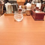 Hirata Bokujou - <'14/12/14撮影>店内のテーブル席の風景です