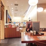 Hirata Bokujou - <'14/12/14撮影>店内のテーブル席の風景です