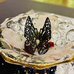 トゥ・ラ・ジョア イズム - 