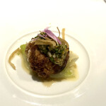 レストラン ヒロミチ - タラ白子のムニエルと白菜のブレゼ
                                山形だしのヴィネグレット