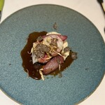 レストラン ヒロミチ - 和牛サーロインのローストと蕪のサラダ
      　玉葱のマリネと、トリュフ入りマッシュポテト添え