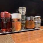 336076391 - テーブル調味料。左から2番目のピンクグレープフルーツ？との酢？試さなかったな…。次は試してみよ。