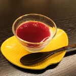 山田屋 - カシスのソースのパンナコッタでした( *´艸｀)