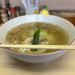 塩ラーメン、大盛り、900円＋150円。