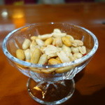 豪普生达咖啡吧 - 2014.12 一杯目にだけついてくるピーナッツ、、ただですがなんか納得できない。