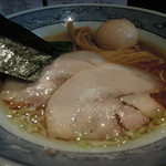 藤堂 - 燻丸（醤油）細麺　ズームアップ