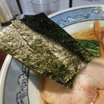 藤堂 - 燻丸（醤油）細麺　ズームアップ