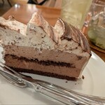 ハーブス - 後日：チョコレートムース980円、アイスグリーンティー(玄米抹茶)830円✨️スイートとビターチョコ2色のふわ＆ゆるムースをチョコスポンジで挟み、ブランデーが効いているそうだが、そこまで感じず。