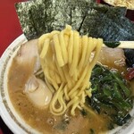 家系ラーメン 王道家直伝 との丸家  - 