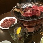 牛繁 - ニンニクホイル焼。ハラミ。ロース。ハイボール