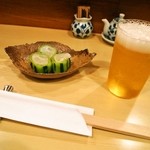 付き出し（平目の昆布〆）＆ビール