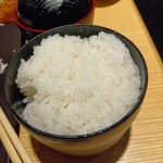 とんかつKYK - 笥の蓋取ると結構大盛。