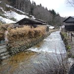 鶴の湯温泉 - 鶴の湯敷地内を流れる川