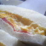 カフェ・バール こうべっこ - モーニングハーフサンド￥150（半熟とろとろっ玉子）