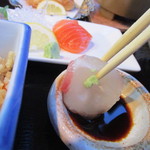 Kaneyasu - 刺身は山葵を少し乗せ醤油に少しつけてご飯と一緒にいただきました。
      