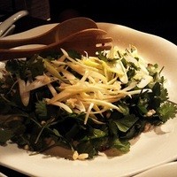 南青山エッセンス - パクチーとネギのサラダ