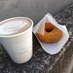 B-yond - カフェモカ  620円　黒糖きな粉ドーナツ  380円