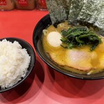 横浜家系総本山 吉村家直系店 ラーメン内田家 - 