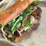 THE PIG AND THE LADY - バインミーのアップ