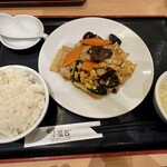 茶薫 小籠包 - 豚肉と木耳の玉子炒め