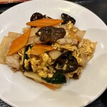 茶薫 小籠包 - 豚肉と木耳の玉子炒め