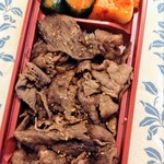 小川亭 とらちゃん - 甘辛い にんにくたっぷりのタレがたまらない 肉重弁当