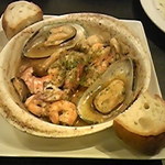 ジィーロ - 取り合わせ魚介類のアヒージョ