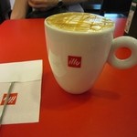 illy café - 2014年の焦糖瑪奇朵(キャラメルマキアート)140元