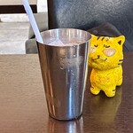 BINDU - ラッシー　※マンゴーラッシーは、メニューになかった　※それにしても、小サイズ過ぎん？氷も多いし