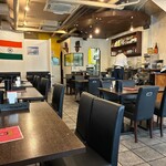 BINDU - 店内　※貸切状態からのスタート　※唯一の2人席に、案内される