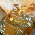 BINDU - 日替わりカレーの、野菜、にゅ〜〜ん！　※最初、デカいから、鶏肉かと思ったよ　※ミックス野菜カレーらしく、コクは弱め