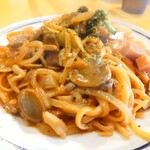 関谷スパゲティ - 【12月後半スペシャルスパゲティ】自家製トマト麺 ベーコンとキノコのトマトゴルゴンゾーラソース