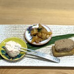 鮨ト酒肴 富かわ - 酒盗クリームチーズ 浅利のトマト麹ソース和え 鶏レバーパテと自家製ラスク  お酒が進む進む…